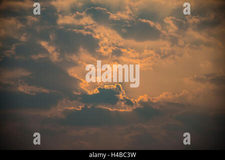 Cielo di nuvole, atmosferico, frame completo Foto Stock