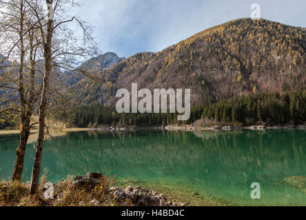 Lago di montagna nelle Alpi Giulie Foto Stock