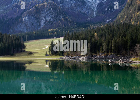 Lago di montagna nelle Alpi Giulie Foto Stock