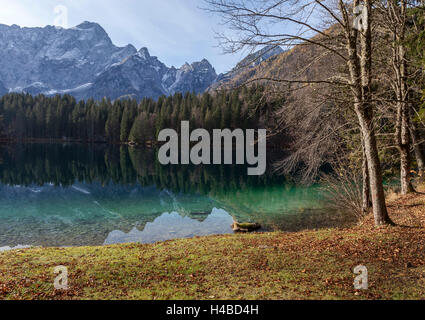 Lago di montagna nelle Alpi Giulie Foto Stock