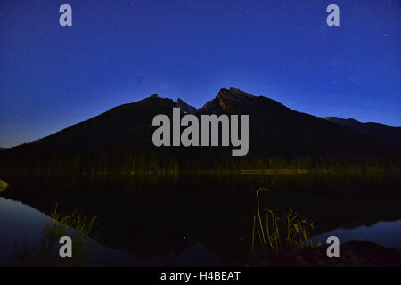 Cielo stellato sopra l'Hintersee con Hochkalter Foto Stock