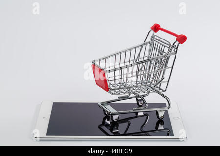 Carrello spesa, Apple iPad aria 2, immagine simbolica, shopping online, consumo, Foto Stock