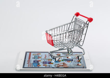 Carrello spesa, Apple iPad aria 2, Müller farmacia, online brochure, immagine simbolica, shopping online, consumo, Foto Stock