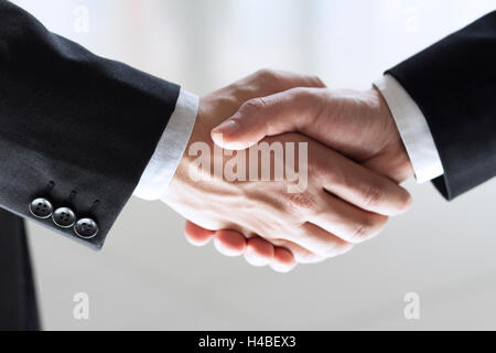 Imprenditori agitando la mano Foto Stock