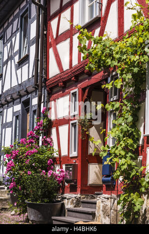 Germania, Assia, Taunus (regione), Quadro tedesco Road, Idstein, vecchio, a struttura mista in legno e muratura, facciate Foto Stock