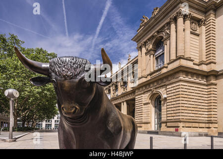 Assia, Frankfurt am Main, luogo di scambio, Bull scultura con Frankfurter Wertpapierbörse, Foto Stock