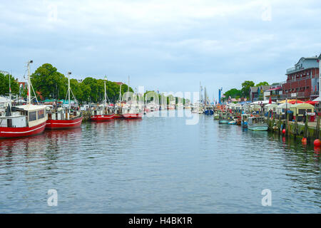 Stivali in corrente di vecchia a Warnemünde, Germania, Meclemburgo-Pomerania occidentale, Rostock Foto Stock