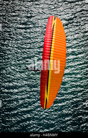 Il lago di Molveno, Molveno, lago di montagna, balneazione, tempo libero, estate, antenna shot, Regione di vacanza, Trentino, Italia Foto Stock