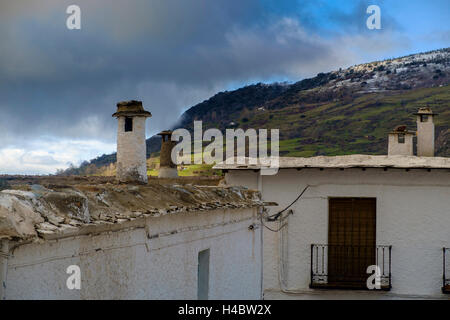 Capileira nel burrone Poqueira, La Alpujarra, provincia di Granada, Andalusia, Spagna Foto Stock