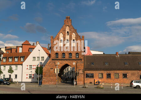 City Gate watergate, città anseatica di Wismar, Meclenburgo-Pomerania Occidentale, Germania Foto Stock