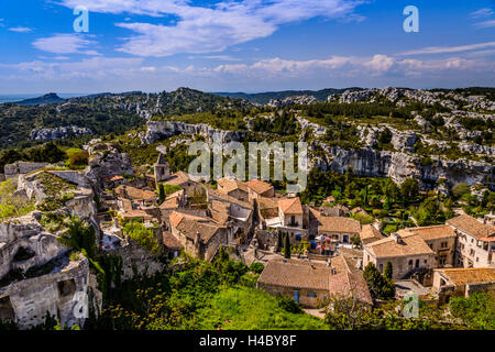 Francia, Provenza, Bouches-du-Rhône, Les Baux-de-Provence, townscape, vista dal castello rovina Foto Stock