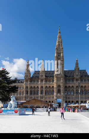 Pista di pattinaggio di fronte al municipio di Vienna, Vienna Eistraum, Austria, Europa Foto Stock