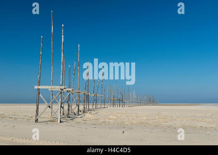 Vecchio pier il sandbar il Vliehors sull isola di Vlieland nei Paesi Bassi Foto Stock