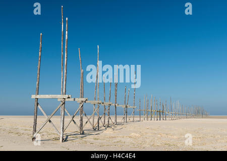 Vecchio pier il sandbar il Vliehors sull isola di Vlieland nei Paesi Bassi Foto Stock