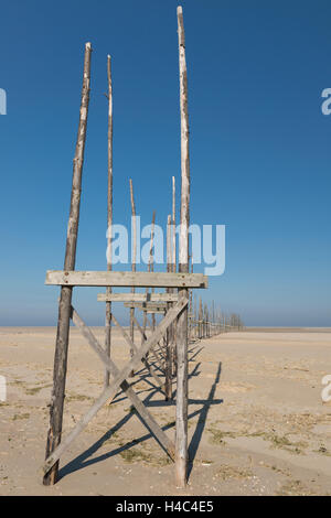 Vecchio pier il sandbar il Vliehors sull isola di Vlieland nei Paesi Bassi Foto Stock