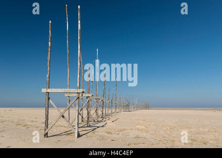 Vecchio pier il sandbar il Vliehors sull isola di Vlieland nei Paesi Bassi Foto Stock