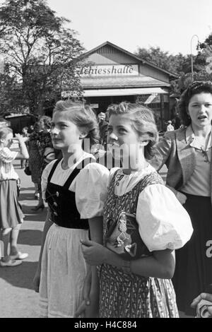 Ein Ausflug in den Wiener Vergnügungspark (Wiener Prater), il Deutsches Reich 1930er Jahre. Una gita al parco dei divertimenti di Vienna (Vienna Prater), Germania 1930 Foto Stock