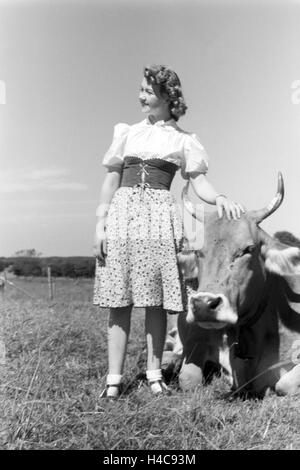 Die österreichische Schauspielerin Gusti Wolf macht Ferien, Deutschland 1930er Jahre. L'attrice austriaca sul suo vacanze, Germania 1930 Foto Stock