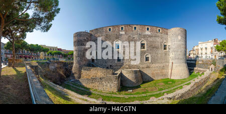 Castello Ursino o recare Castello, noto anche come Castello Svevo di Catania, è un castello di Catania, Sicilia, Italia meridionale. Foto Stock