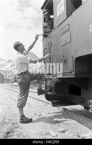 Ein Dorf entsteht am Piz Buin, Deutsches Reich 1930er Jahre. Un paese in via di sviluppo presso il Piz Buin, Germania 1930 Foto Stock