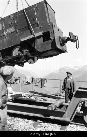 Ein Dorf entsteht am Piz Buin, Deutsches Reich 1930er Jahre. Un paese in via di sviluppo presso il Piz Buin, Germania 1930 Foto Stock