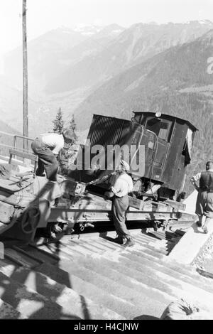 Ein Dorf entsteht am Piz Buin, Deutsches Reich 1930er Jahre. Un paese in via di sviluppo presso il Piz Buin, Germania 1930 Foto Stock