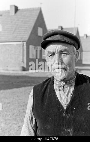 Ein Fischer aus cellule Hela in Ostpreußen, Germania 1930er Jahre. Un pescatore di Hela, Prussia orientale, Germania 1930 Foto Stock