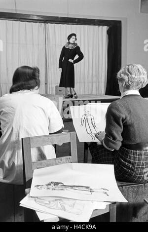 Ein Besuch der Modeschule von Wien, Deutsches Reich 1930er Jahre. Visitazione della scuola di moda a Vienna, Germania 1930 Foto Stock