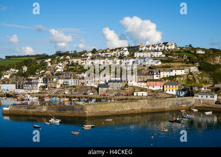 Il porto e le case a Mevagissey Cornwall, England, Regno Unito Foto Stock