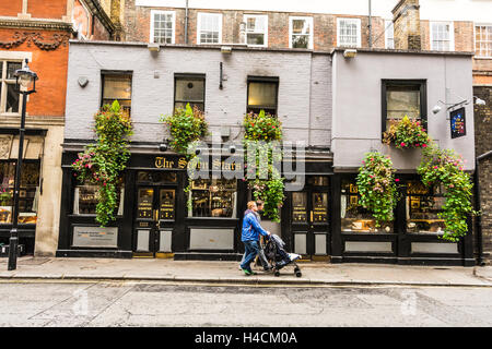 Vista esterna delle sette stelle public house su Carey Street, Londra, Regno Unito Foto Stock