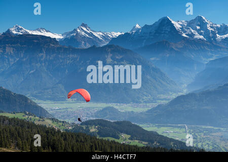 L'Europa, la Svizzera, piano di parapendio in bassa avvisatore acustico Foto Stock