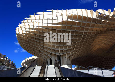 Spagna, Andalusia, la città vecchia di Siviglia, il Metropol Parasol è di un pezzo arte su spazio Plaza de la Encarnación Foto Stock
