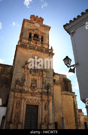 Spagna, Andalusia, Arcos de la Frontera in provincia di Cadice, nella Ruta de off Pueblos Blancos, street villaggi bianchi, il portale principale della chiesa di San Pedro e San Pietro, chiesa di San Pietro Foto Stock