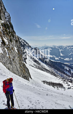 Tour di sci walker nella selvaggia imperatore Foto Stock