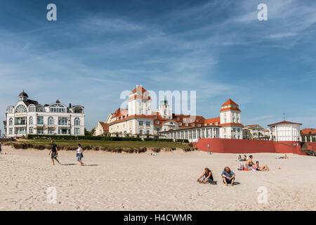 Binz, Meclemburgo-Pomerania Occidentale, Germania, health resort house e la spiaggia Foto Stock