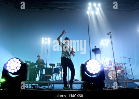 Barcellona - Apr 24: Vetusta Morla (music band) esegue a Sant Jordi Club stadio su Aprile 24, 2015 a Barcellona, Spagna. Foto Stock