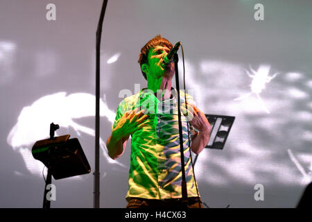 Barcellona - Apr 24: Vetusta Morla (music band) esegue a Sant Jordi Club stadio su Aprile 24, 2015 a Barcellona, Spagna. Foto Stock