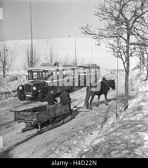 Skigebiet am Feldberg im Schwarzwald, Deutsches Reich 1930er Jahre. La regione di sci a monte Feldberg nella Foresta Nera, Germania 1930s. Foto Stock