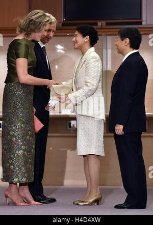 Re Philippe - Filip del Belgio, Regina Mathilde del Belgio, giapponese il principe ereditario Naruhito e giapponese Crown Princess Masako mostrato durante il funzionario belga di concerto il giorno 4 di una visita di stato in Giappone del belga Royals, giovedì 13 ottobre 2016, a Tokyo, Giappone. Foto BELGA ERIC LALMAND Foto Stock