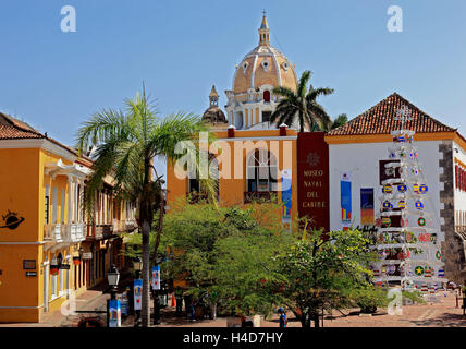 Repubblica della Colombia, Departamento Bolivar, città Cartagena de Indias, torri, Iglesia San Pedro Claver, Museo Naval del Caribe Foto Stock