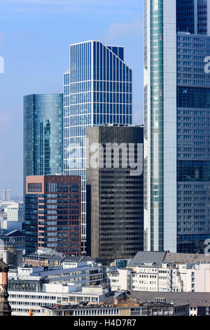L'Europa, Germania, Assia, Francoforte, Banca quarta, skyline con l'alto sorge Skyper, Taunusturm, K26 e Commerzbank Foto Stock