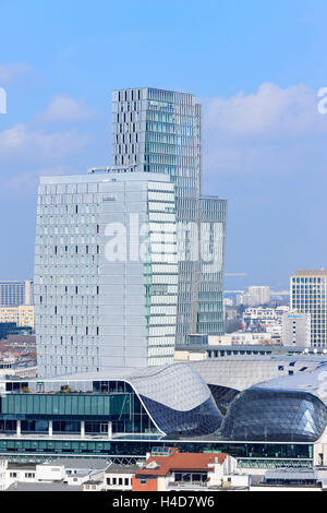 L'Europa, Germania, Assia, Frankfurt city center hotel Jumeirah e Nextower con il tetto tipico il micron Zeil Foto Stock