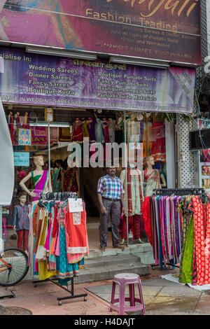 Impressioni di Little India, Georgetown, Penang, Malaysia, Kedah, vista città, vita urbana, persone, prodotti tessili, abbigliamento, negozio di abbigliamento Foto Stock