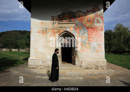 La Moldavia chiostri, Romania, 1487 costruito santa croce chiese Patrauti con Suceava sono la più piccola chiesa Stephans il tallness, frammento di affresco del Giudizio Universale nella facciata ovest Foto Stock