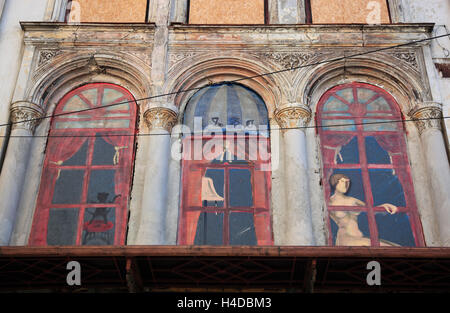 Area di riqualificazione, elencati di case nella città vecchia di Bucarest per la riorganizzazione, Romania Foto Stock