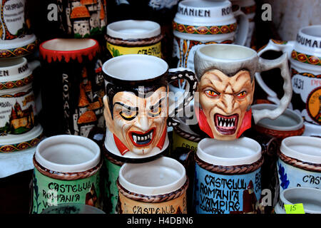 Vendita di souvenir nel castello di crusca, castello, Törz Draculaschloss, cerchio Brasov, Transilvania, Romania Foto Stock