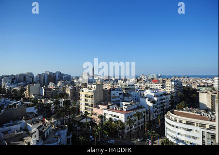 Vista di Casablanca dalla parte superiore della cattedrale, una ex cattedrale nel centro della città Foto Stock