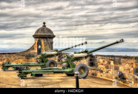 Ore una pistola nel Castello di Edimburgo - Scozia Foto Stock