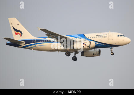 Bangkok/Thailandia Febbraio 9, 2015: Airbus A320 da Bangkok Air Hs-PPD atterraggio all'Aeroporto di Bangkok. Foto Stock