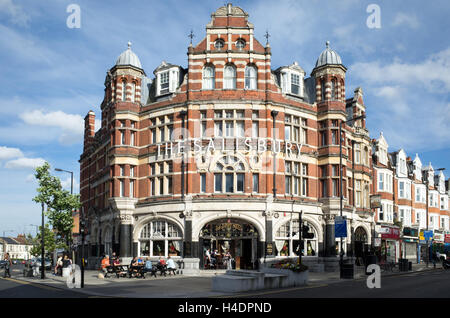 The Salisbury pub sulla Green Lanes in Haringey, London, England, Regno Unito Foto Stock